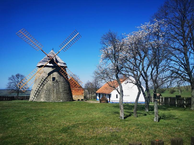 Penzion U Kostela Kuzelov Exterior foto